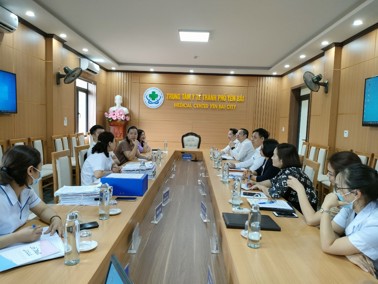 Hình ảnh chi tiết tin tức Đoàn công tác của Viện Vệ sinh dịch tễ Trung ương giám sát, hỗ trợ việc triển khai tiêm chủng vắc xin phòng COVID-19 tại thành phố Yên Bái Hình ảnh tin tức Đoàn công tác của Viện Vệ sinh dịch tễ Trung ương giám sát, hỗ trợ việc triển khai tiêm chủng vắc xin phòng COVID-19 tại thành phố Yên Bái