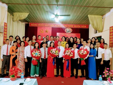 Hình ảnh chi tiết tin tức Đảng bộ Trung Tâm Y tế thành phố kết nạp 05 Đảng viên mới Hình ảnh tin tức Đảng bộ Trung Tâm Y tế thành phố kết nạp 05 Đảng viên mới