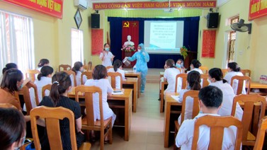 Hình ảnh chi tiết tin tức Trung tâm y tế thành phố Yên Bái tập huấn chăm sóc người bệnh viêm đường hô hấp do vi rút SARS-CoV-2 Hình ảnh tin tức Trung tâm y tế thành phố Yên Bái tập huấn chăm sóc người bệnh viêm đường hô hấp do vi rút SARS-CoV-2