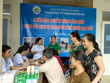 Hình ảnh chi tiết tin tức Trung tâm Y tế thành phố Yên Bái triển khai Chiến dịch truyền thông lồng ghép khám sức khỏe cho người cao tuổi năm 2024 Hình ảnh tin tức Trung tâm Y tế thành phố Yên Bái triển khai Chiến dịch truyền thông lồng ghép khám sức khỏe cho người cao tuổi năm 2024