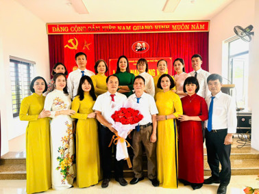 Hình ảnh chi tiết tin tức Đảng bộ Trung Tâm Y tế thành phố kết nạp 06 Đảng viên mới Hình ảnh tin tức Đảng bộ Trung Tâm Y tế thành phố kết nạp 06 Đảng viên mới