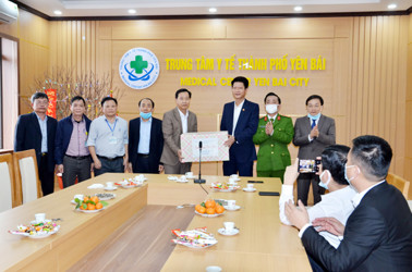 Hình ảnh chi tiết tin tức Đồng chí Nguyễn Thế Phước - Phó Chủ tịch Thường trực UBND tỉnh thăm và tặng quà tết Trung tâm Y tế thành phố Yên Bái. Hình ảnh tin tức Đồng chí Nguyễn Thế Phước - Phó Chủ tịch Thường trực UBND tỉnh thăm và tặng quà tết Trung tâm Y tế thành phố Yên Bái.