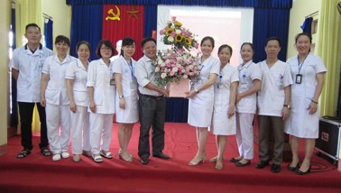 Hình ảnh chi tiết tin tức Trung tâm Y tế thành phố Yên Bái tổ chức gặp mặt nhân dịp Kỷ niệm Ngày Quốc tế điều dưỡng Hình ảnh tin tức Trung tâm Y tế thành phố Yên Bái tổ chức gặp mặt nhân dịp Kỷ niệm Ngày Quốc tế điều dưỡng
