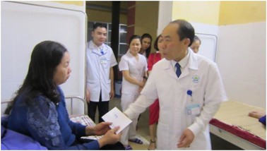 Hình ảnh chi tiết tin tức Trung tâm Y tế thành phố Yên Bái tặng quà Tết nguyên đán Kỷ Hợi Hình ảnh tin tức Trung tâm Y tế thành phố Yên Bái tặng quà Tết nguyên đán Kỷ Hợi