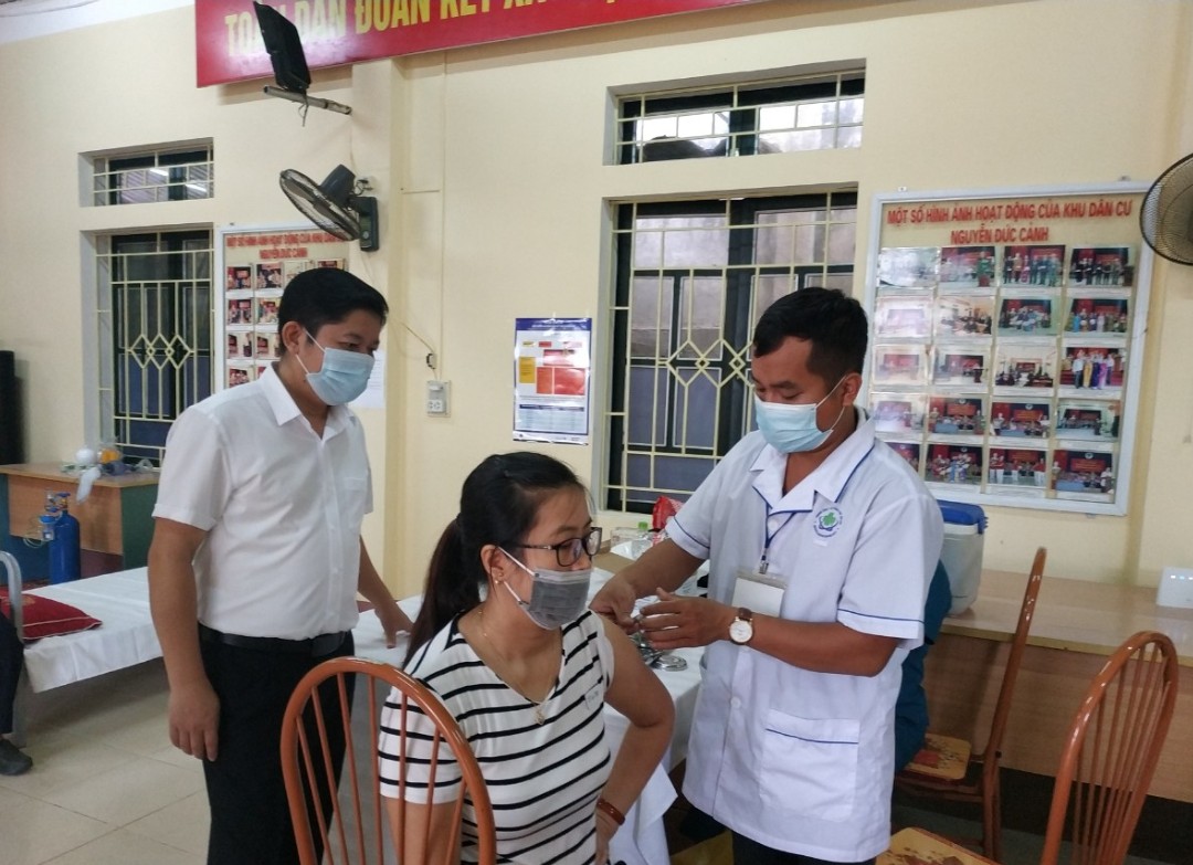 Tiêm vắc xin COVID-19 mũi 4 - Đừng để mất cơ hội được bảo vệ liên tục Tiêm vắc xin COVID-19 mũi 4 - Đừng để mất cơ hội được bảo vệ liên tục