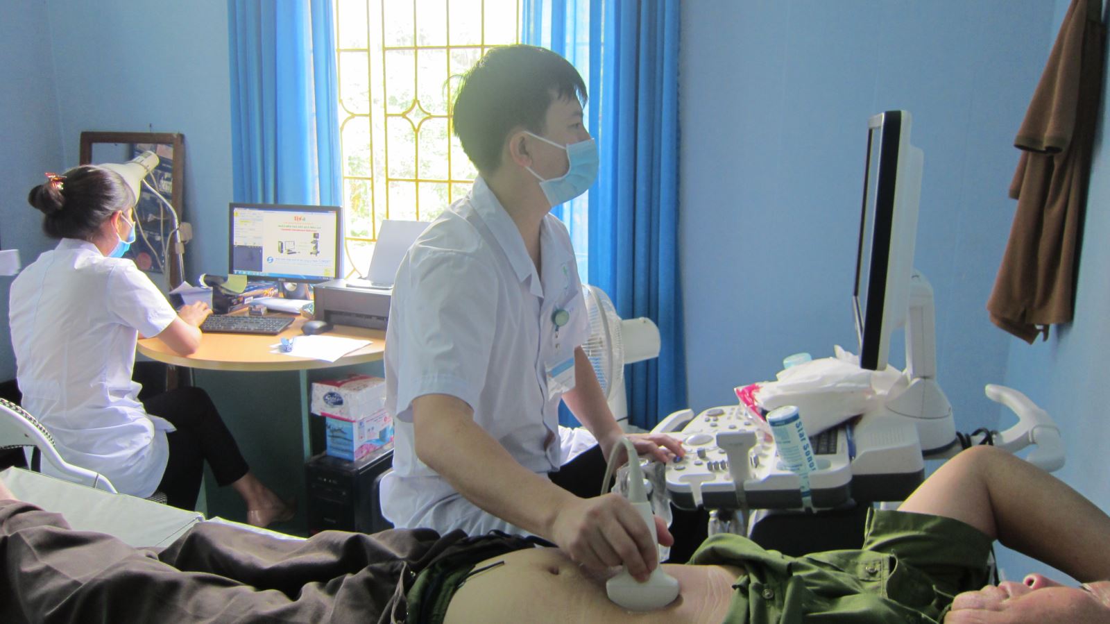 Khám chữa bệnh, tư vấn miễn phí cho người cao tuổi tại xã Tân Thịnh nhân ‛‛Tháng hành động vì người cao tuổi Việt Nam” năm 2020
