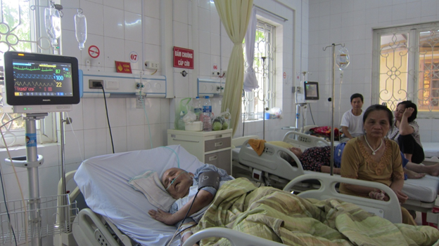Trung tâm Y tế thành phố Yên Bái tiếp nhận người bệnh sốc phản vệ trong tình trạng nguy kịch