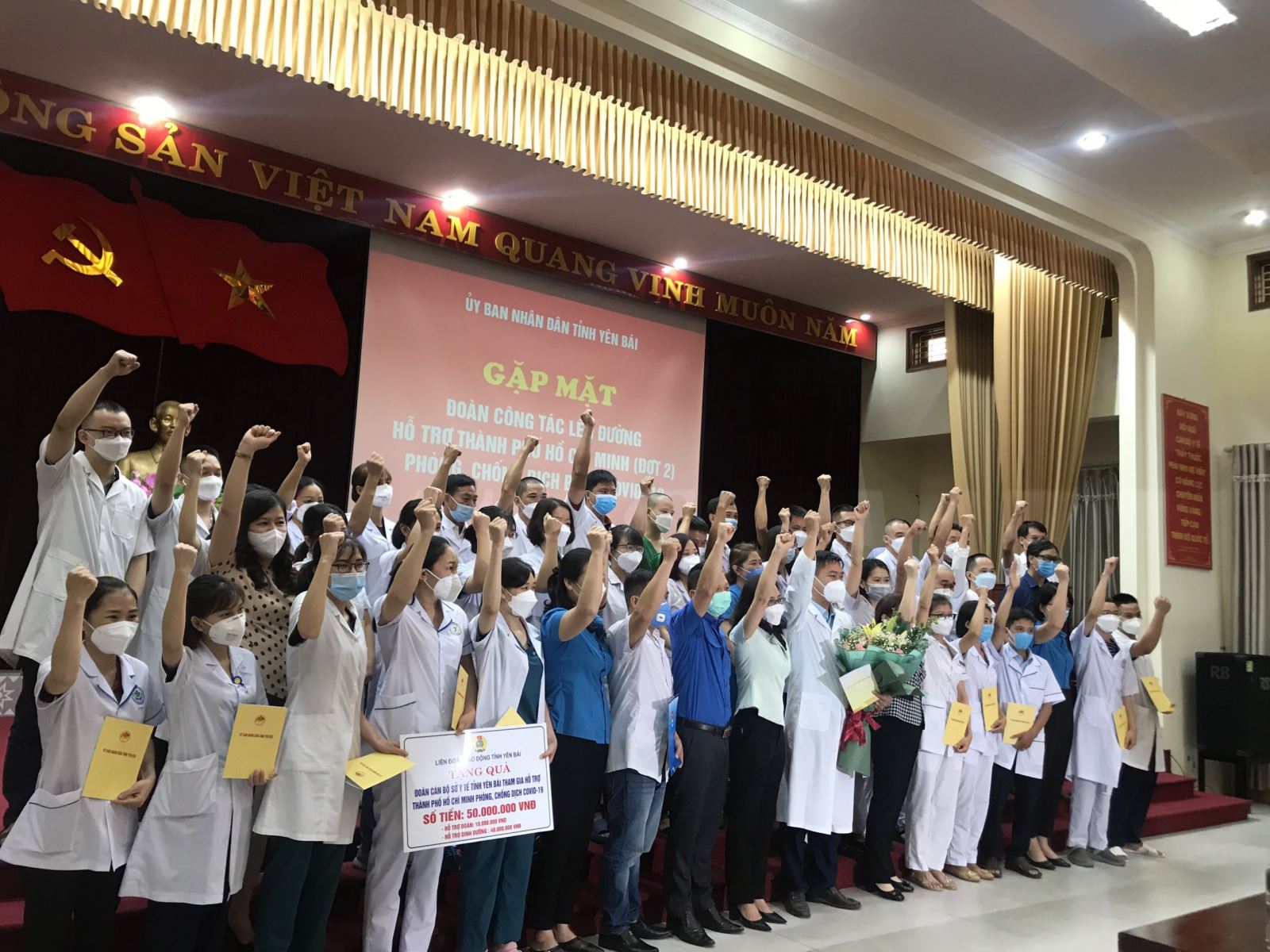 Thành phố Yên Bái tổ chức gặp mặt cán bộ y tế hỗ trợ Thành phố Hồ Chí Minh