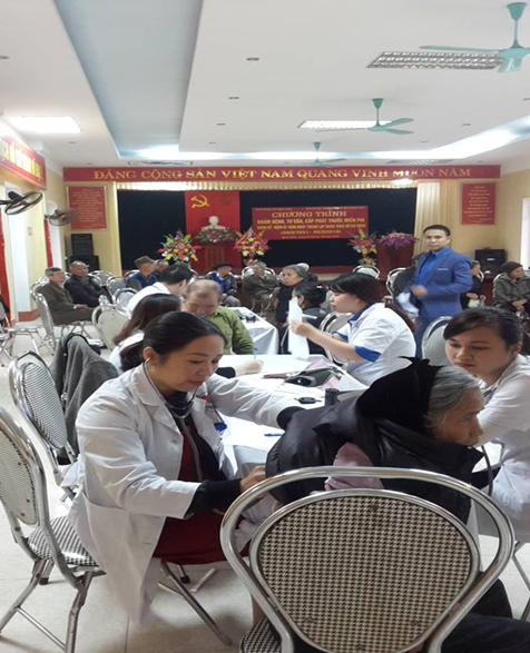 Chi Đoàn Thanh niên Trung tâm Y tế thành phố Yên Bái khám bệnh cấp thuốc miễn phí tại xã Minh Bảo
