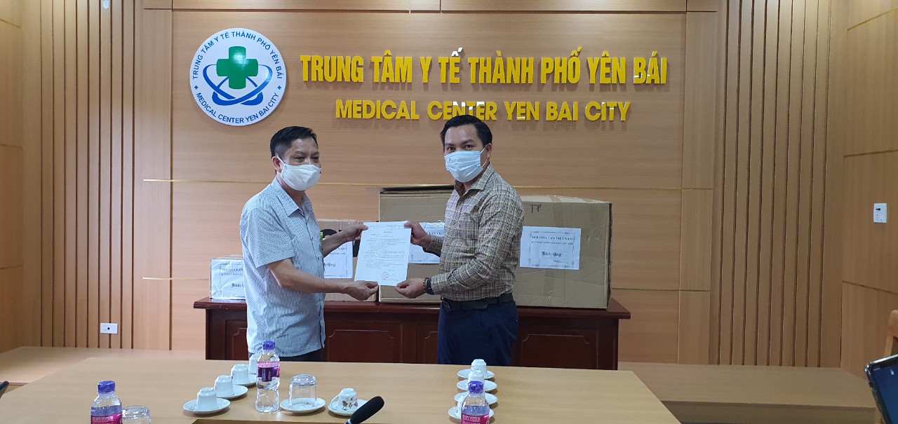 Hội Hoa Lan Việt Nam, Quỹ Phát Triển Hoa Lan Việt Nam thăm,  tặng quà Trung tâm Y tế thành phố Yên Bái