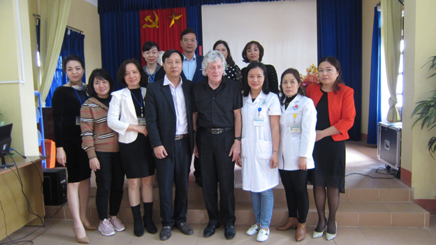 Hội hữu nghị Chevilly Larue-Yên Bái thăm và làm việc tại Trung tâm Y tế thành phố Yên Bái